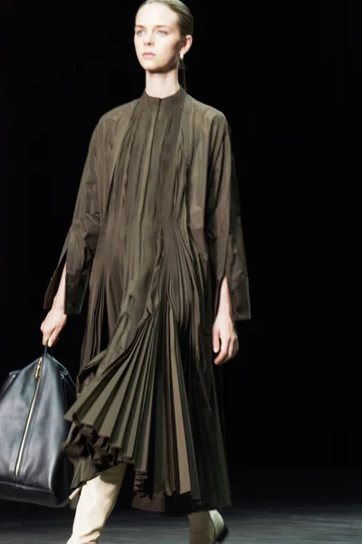 Look 13